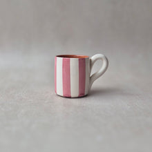 Load image into Gallery viewer, Espressotasse breit gestreift rosa