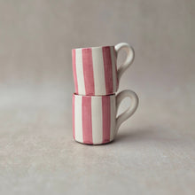Load image into Gallery viewer, Espressotasse breit gestreift rosa