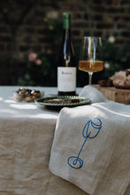 Lade das Bild in den Galerie-Viewer, Handbestickte Leinen-Serviette Vinho