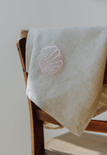 Load image into Gallery viewer, Handbestickte Leinen-Serviette Concha