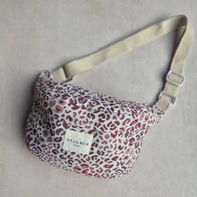Lade das Bild in den Galerie-Viewer, Gürteltasche aus Jacquardstoff leopard
