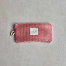 Charger l'image dans la galerie, Mini-Pouch lang aus softem Cord coral