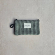 Lade das Bild in den Galerie-Viewer, Mini-Pouch aus softem Cord waldgrün
