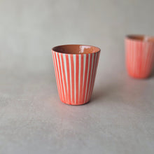 Charger l'image dans la galerie, Latte-Becher gestreift rot