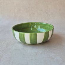 Load image into Gallery viewer, Mittelgrosse Schale mit Reibe Verde (mit Pinsel)