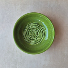 Load image into Gallery viewer, Mittelgrosse Schale mit Reibe Verde (mit Pinsel)