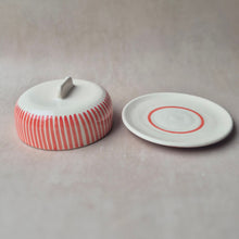 Lade das Bild in den Galerie-Viewer, Butterdose gestreift rot