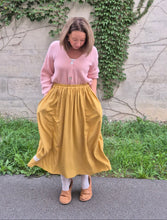 Charger l'image dans la galerie, The Airy Midi Skirt mustard