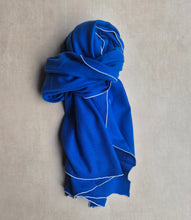 Load image into Gallery viewer, Schal "Hug me in slow motion" royalblau