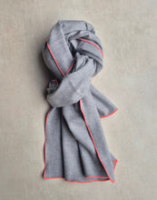 Load image into Gallery viewer, Schal "Hug me in slow motion" grau
