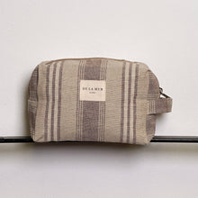 Load image into Gallery viewer, Necessaire aus bedrucktem Leinen stripes toffee chocolate