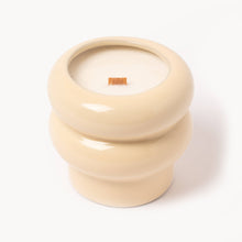 Lade das Bild in den Galerie-Viewer, The Ripple Candle butter yellow vanilla