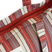 Lade das Bild in den Galerie-Viewer, Grosse Tasche aus Jacquardstoff stripes berry