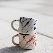 Lade das Bild in den Galerie-Viewer, Kaffeetasse Artsy Shades of Blue