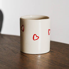 Lade das Bild in den Galerie-Viewer, The Valentine Mug, bemalt