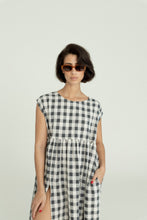 Lade das Bild in den Galerie-Viewer, The Sun Dress black & white