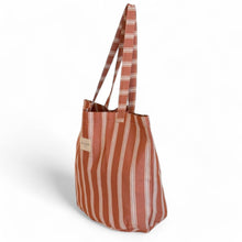 Load image into Gallery viewer, Grosse Tasche aus bedrucktem Leinen stripes terracotta