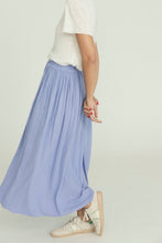 Lade das Bild in den Galerie-Viewer, The Airy Midi Skirt lilac
