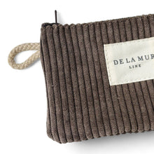 Load image into Gallery viewer, Mini-Pouch aus softem Cord chocolate