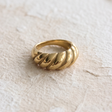 Lade das Bild in den Galerie-Viewer, Croissant Ring