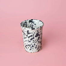 Lade das Bild in den Galerie-Viewer, Grosser Kaffeebecher Black Mess