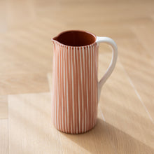 Load image into Gallery viewer, Gerader Krug gross 1.3 l gestreift zwiebel