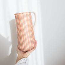 Load image into Gallery viewer, Gerader Krug gross 1.3 l gestreift zwiebel