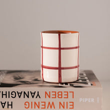 Load image into Gallery viewer, Kaffeebecher kariert vinho