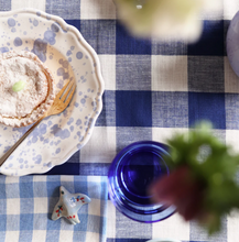 Lade das Bild in den Galerie-Viewer, Tischtuch Check Night Blue, 140 x 280 cm