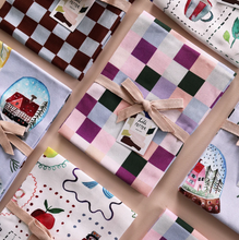 Lade das Bild in den Galerie-Viewer, Küchenhandtuch Winter Pastel