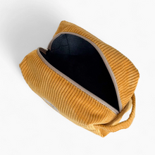 Load image into Gallery viewer, Necessaire aus softem Cord ocker