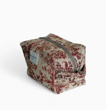 Load image into Gallery viewer, Necessaire aus bedrucktem Leinen flora