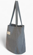 Load image into Gallery viewer, Grosse Tasche aus softem Cord navy weiss