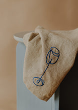 Lade das Bild in den Galerie-Viewer, Handbestickte Leinen-Serviette Vinho