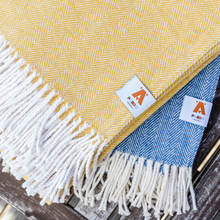 Lade das Bild in den Galerie-Viewer, Softest Cotton Blanket toasted yellow