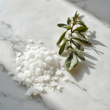 Lade das Bild in den Galerie-Viewer, Kerze aus Sojawachs Sea Salt & Sage