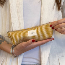 Load image into Gallery viewer, Etui aus softem Cord mustard