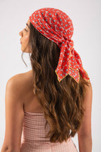 Lade das Bild in den Galerie-Viewer, The Poppy Scarf