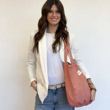 Lade das Bild in den Galerie-Viewer, Grosse Tasche aus softem Cord poppy