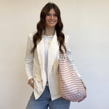 Load image into Gallery viewer, Grosse Tasche aus bedrucktem Leinen stripes rose