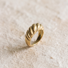 Lade das Bild in den Galerie-Viewer, Croissant Ring