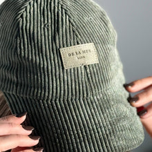 Charger l'image dans la galerie, Cap aus Baumwollcord waldgrün