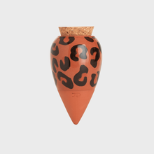Load image into Gallery viewer, Pflanzenbewässerung Olla leopard