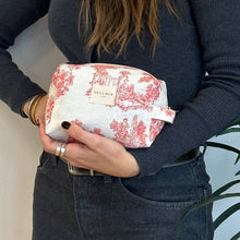 Load image into Gallery viewer, Necessaire aus bedrucktem Leinen beige rot