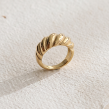 Lade das Bild in den Galerie-Viewer, Croissant Ring