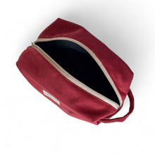 Lade das Bild in den Galerie-Viewer, Necessaire aus softem Samt wine