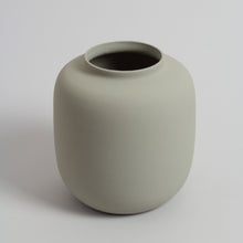 Lade das Bild in den Galerie-Viewer, The Cloud Vase klein