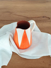 Load image into Gallery viewer, Jug 0.6 l triangles orange