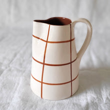Load image into Gallery viewer, Pitcher 1 l checkered rust