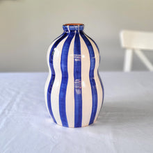 Lade das Bild in den Galerie-Viewer, Gourd Vase blau
